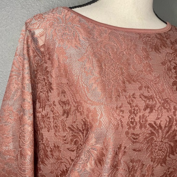 Rose Gold Lace Top - Picture 4 of 6